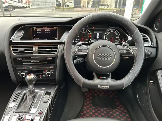 アウディ ＲＳ４ アバント 大阪府 2014(平26)年 3.8万km ミサノレッドパールエフェクト 純正ナビ/(FM・AM/フルセグTV/CD/DVD/SD)/Bang & Olufsenスピーカー/バックカメラ/サンルーフ/パワーシート(運転席・助手席)/シートヒーター(運転席・助手席)/本革巻きステアリング/7速ATパドルシフト/革シート/クルーズコントロール/ドライブレコーダー(フロント・リア)/パワーバックドア/純正20インチアルミホイール/オートライト/プッシュスタート/スマートキー/電格ミラー/ウインカーミラー/純正フロアマット/ESC(エレクトロ二ック スタビリゼーション コントロール) /EDS(エレクトロニック ディファレンシャル ロック システム)/コーナーセンサー/ETC