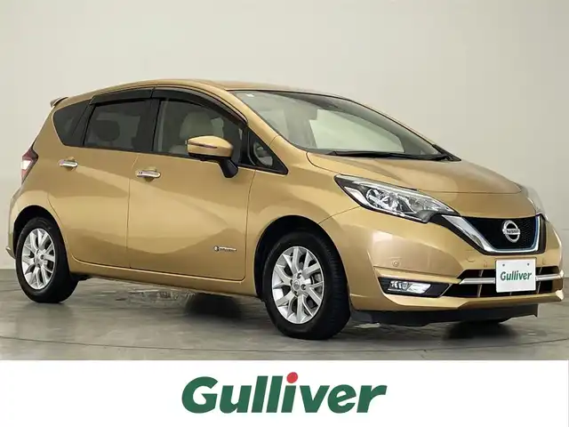 日産 ノート e－パワー メダリスト 滋賀県 2017(平29)年 3.2万km ギャラクシーゴールド 禁煙車/純正ナビ/（CD/DVD/SD/AUX/USB/Bluetooth/フルセグTV）/アラウンドビューモニター/デジタルインナーミラー/ETC/エマージェンシーブレーキ/車線逸脱警報/革巻きステアリング/ステアリングリモコン/レザーシート/シートリフター/HIDヘッドライト/フォグランプ/純正アルミホイール/純正フロアマット/スマートキー/電動格納ミラー