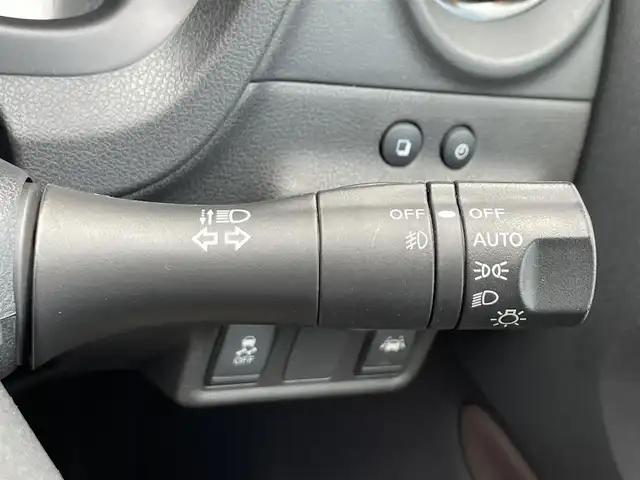 日産 ノート e－パワー メダリスト 滋賀県 2017(平29)年 3.2万km ギャラクシーゴールド 禁煙車/純正ナビ/（CD/DVD/SD/AUX/USB/Bluetooth/フルセグTV）/アラウンドビューモニター/デジタルインナーミラー/ETC/エマージェンシーブレーキ/車線逸脱警報/革巻きステアリング/ステアリングリモコン/レザーシート/シートリフター/HIDヘッドライト/フォグランプ/純正アルミホイール/純正フロアマット/スマートキー/電動格納ミラー