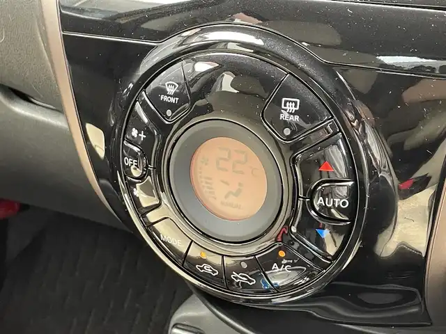 日産 ノート e－パワー メダリスト 滋賀県 2017(平29)年 3.2万km ギャラクシーゴールド 禁煙車/純正ナビ/（CD/DVD/SD/AUX/USB/Bluetooth/フルセグTV）/アラウンドビューモニター/デジタルインナーミラー/ETC/エマージェンシーブレーキ/車線逸脱警報/革巻きステアリング/ステアリングリモコン/レザーシート/シートリフター/HIDヘッドライト/フォグランプ/純正アルミホイール/純正フロアマット/スマートキー/電動格納ミラー