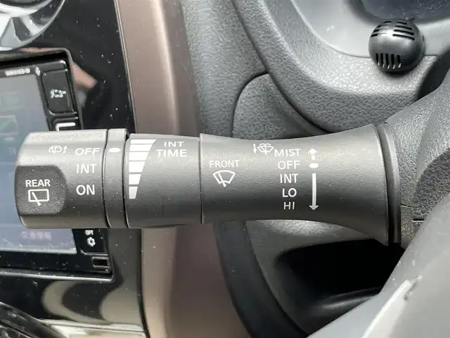日産 ノート e－パワー メダリスト 滋賀県 2017(平29)年 3.2万km ギャラクシーゴールド 禁煙車/純正ナビ/（CD/DVD/SD/AUX/USB/Bluetooth/フルセグTV）/アラウンドビューモニター/デジタルインナーミラー/ETC/エマージェンシーブレーキ/車線逸脱警報/革巻きステアリング/ステアリングリモコン/レザーシート/シートリフター/HIDヘッドライト/フォグランプ/純正アルミホイール/純正フロアマット/スマートキー/電動格納ミラー