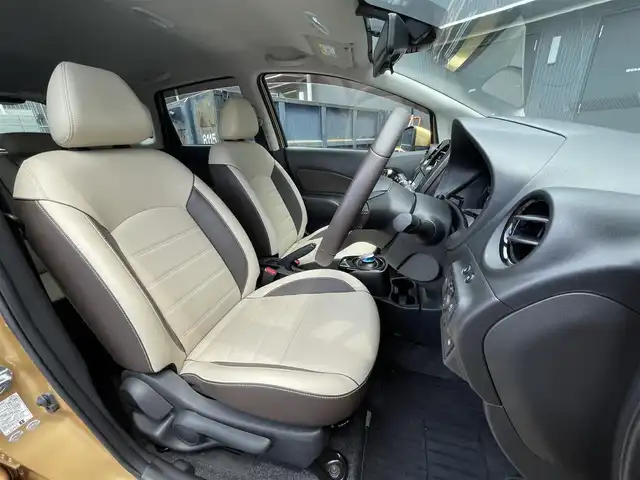 日産 ノート e－パワー メダリスト 滋賀県 2017(平29)年 3.2万km ギャラクシーゴールド 禁煙車/純正ナビ/（CD/DVD/SD/AUX/USB/Bluetooth/フルセグTV）/アラウンドビューモニター/デジタルインナーミラー/ETC/エマージェンシーブレーキ/車線逸脱警報/革巻きステアリング/ステアリングリモコン/レザーシート/シートリフター/HIDヘッドライト/フォグランプ/純正アルミホイール/純正フロアマット/スマートキー/電動格納ミラー
