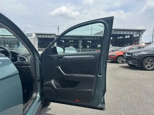 フォルクスワーゲン ＶＷ Ｔ－ロック TDI スタイル 滋賀県 2022(令4)年 1.5万km 緑Ⅱ デジタルメーター/ワイヤレス充電/ブラインドスポットモニター/レーンキープアシスト/ACC/純正ナビ/（BT/CarPlay）/バックカメラ/パワーバックドア/ETC2.0/純正19インチAW/コーナーセンサー/LEDヘッドライト/ハーフレザーシート/スマートキー/プッシュスタート