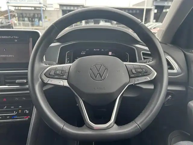 フォルクスワーゲン ＶＷ Ｔ－ロック TDI スタイル 滋賀県 2022(令4)年 1.5万km 緑Ⅱ デジタルメーター/ワイヤレス充電/ブラインドスポットモニター/レーンキープアシスト/ACC/純正ナビ/（BT/CarPlay）/バックカメラ/パワーバックドア/ETC2.0/純正19インチAW/コーナーセンサー/LEDヘッドライト/ハーフレザーシート/スマートキー/プッシュスタート