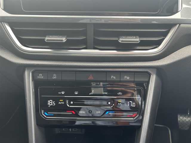 フォルクスワーゲン ＶＷ Ｔ－ロック TDI スタイル 滋賀県 2022(令4)年 1.5万km 緑Ⅱ デジタルメーター/ワイヤレス充電/ブラインドスポットモニター/レーンキープアシスト/ACC/純正ナビ/（BT/CarPlay）/バックカメラ/パワーバックドア/ETC2.0/純正19インチAW/コーナーセンサー/LEDヘッドライト/ハーフレザーシート/スマートキー/プッシュスタート