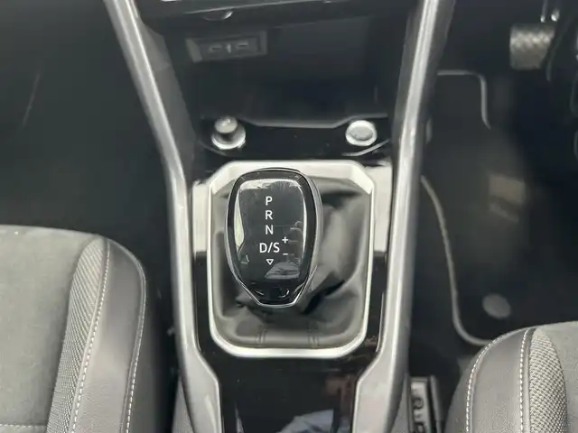 フォルクスワーゲン ＶＷ Ｔ－ロック TDI スタイル 滋賀県 2022(令4)年 1.5万km 緑Ⅱ デジタルメーター/ワイヤレス充電/ブラインドスポットモニター/レーンキープアシスト/ACC/純正ナビ/（BT/CarPlay）/バックカメラ/パワーバックドア/ETC2.0/純正19インチAW/コーナーセンサー/LEDヘッドライト/ハーフレザーシート/スマートキー/プッシュスタート
