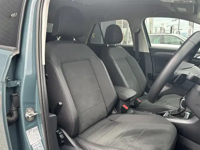 フォルクスワーゲン ＶＷ Ｔ－ロック TDI スタイル 滋賀県 2022(令4)年 1.5万km 緑Ⅱ デジタルメーター/ワイヤレス充電/ブラインドスポットモニター/レーンキープアシスト/ACC/純正ナビ/（BT/CarPlay）/バックカメラ/パワーバックドア/ETC2.0/純正19インチAW/コーナーセンサー/LEDヘッドライト/ハーフレザーシート/スマートキー/プッシュスタート