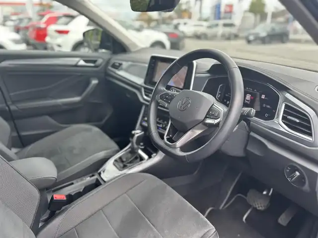 フォルクスワーゲン ＶＷ Ｔ－ロック TDI スタイル 滋賀県 2022(令4)年 1.5万km 緑Ⅱ デジタルメーター/ワイヤレス充電/ブラインドスポットモニター/レーンキープアシスト/ACC/純正ナビ/（BT/CarPlay）/バックカメラ/パワーバックドア/ETC2.0/純正19インチAW/コーナーセンサー/LEDヘッドライト/ハーフレザーシート/スマートキー/プッシュスタート
