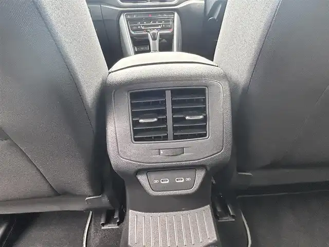 フォルクスワーゲン ＶＷ Ｔ－ロック TDI スタイル 滋賀県 2022(令4)年 1.5万km 緑Ⅱ デジタルメーター/ワイヤレス充電/ブラインドスポットモニター/レーンキープアシスト/ACC/純正ナビ/（BT/CarPlay）/バックカメラ/パワーバックドア/ETC2.0/純正19インチAW/コーナーセンサー/LEDヘッドライト/ハーフレザーシート/スマートキー/プッシュスタート
