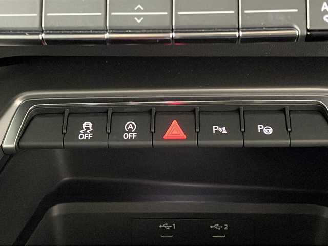 アウディ Ａ３ SB 30TFSI アドバンスド 福岡県 2023(令5)年 0.2万km 白 純正ナビ/バックカメラ/純正前後ドライブレコーダー/パーキングアシスト/アイドリングストップ/レーダークルーズコントロール/コーナーセンサー/プッシュスタート/ETC2.0