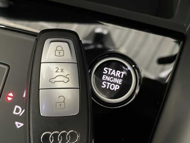 アウディ Ａ３ SB 30TFSI アドバンスド 福岡県 2023(令5)年 0.2万km 白 純正ナビ/バックカメラ/純正前後ドライブレコーダー/パーキングアシスト/アイドリングストップ/レーダークルーズコントロール/コーナーセンサー/プッシュスタート/ETC2.0