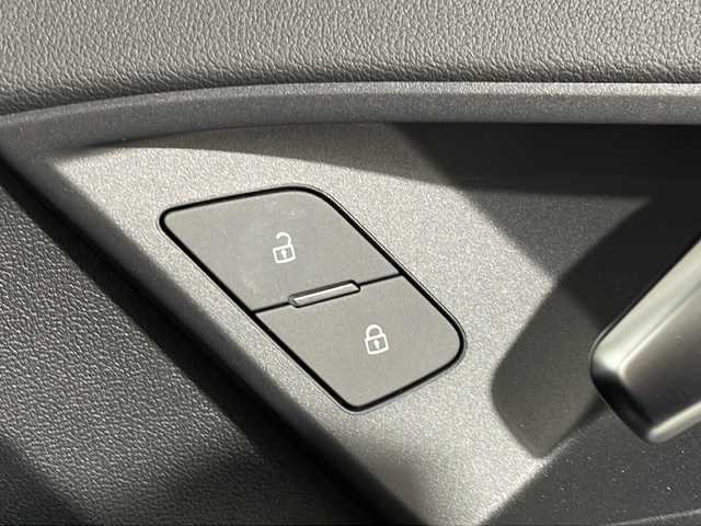アウディ Ａ３ SB 30TFSI アドバンスド 福岡県 2023(令5)年 0.2万km 白 純正ナビ/バックカメラ/純正前後ドライブレコーダー/パーキングアシスト/アイドリングストップ/レーダークルーズコントロール/コーナーセンサー/プッシュスタート/ETC2.0
