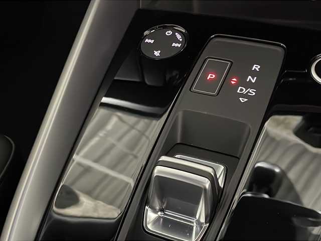 アウディ Ａ３ SB 30TFSI アドバンスド 福岡県 2023(令5)年 0.2万km 白 純正ナビ/バックカメラ/純正前後ドライブレコーダー/パーキングアシスト/アイドリングストップ/レーダークルーズコントロール/コーナーセンサー/プッシュスタート/ETC2.0
