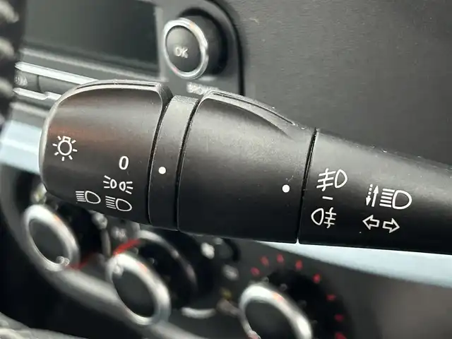 ルノー トゥインゴ インテンス 道央・札幌 2019(令1)年 3.9万km ブルードラジェ ・２WD/・純正オーディオ/・BT/AUX/・横滑り防止装置/・レーンキープアシスト/・後方コーナーセンサー/・アイドリングストップ/・純正フロアマット/・純正15インチAW＋夏タイヤ/・積込社外15インチAW＋冬タイヤ（1185/60/15 残溝7mm程度）/・ハロゲンヘッドライト/・フロントフォグランプ/・ヘッドランプレベライザー/・リモコンキー/・スペアキー