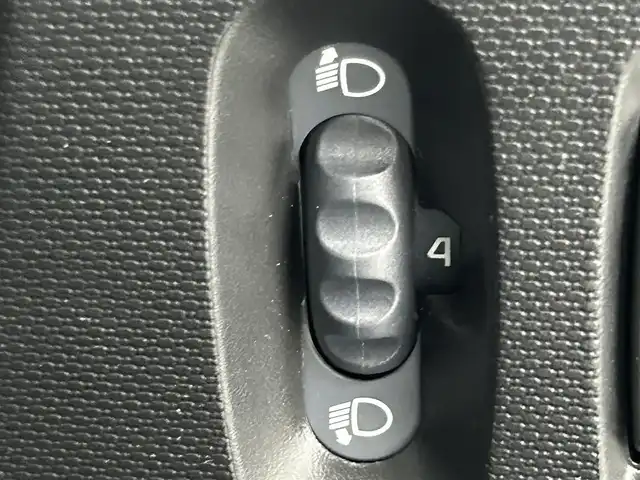 ルノー トゥインゴ インテンス 道央・札幌 2019(令1)年 3.9万km ブルードラジェ ・２WD/・純正オーディオ/・BT/AUX/・横滑り防止装置/・レーンキープアシスト/・後方コーナーセンサー/・アイドリングストップ/・純正フロアマット/・純正15インチAW＋夏タイヤ/・積込社外15インチAW＋冬タイヤ（1185/60/15 残溝7mm程度）/・ハロゲンヘッドライト/・フロントフォグランプ/・ヘッドランプレベライザー/・リモコンキー/・スペアキー