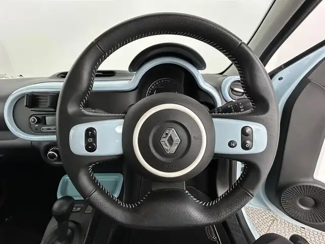 ルノー トゥインゴ インテンス 道央・札幌 2019(令1)年 3.9万km ブルードラジェ ・２WD/・純正オーディオ/・BT/AUX/・横滑り防止装置/・レーンキープアシスト/・後方コーナーセンサー/・アイドリングストップ/・純正フロアマット/・純正15インチAW＋夏タイヤ/・積込社外15インチAW＋冬タイヤ（1185/60/15 残溝7mm程度）/・ハロゲンヘッドライト/・フロントフォグランプ/・ヘッドランプレベライザー/・リモコンキー/・スペアキー