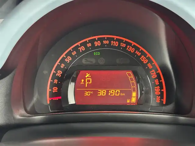 ルノー トゥインゴ インテンス 道央・札幌 2019(令1)年 3.9万km ブルードラジェ ・２WD/・純正オーディオ/・BT/AUX/・横滑り防止装置/・レーンキープアシスト/・後方コーナーセンサー/・アイドリングストップ/・純正フロアマット/・純正15インチAW＋夏タイヤ/・積込社外15インチAW＋冬タイヤ（1185/60/15 残溝7mm程度）/・ハロゲンヘッドライト/・フロントフォグランプ/・ヘッドランプレベライザー/・リモコンキー/・スペアキー