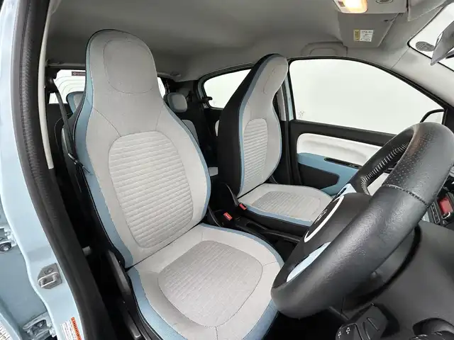 ルノー トゥインゴ インテンス 道央・札幌 2019(令1)年 3.9万km ブルードラジェ ・２WD/・純正オーディオ/・BT/AUX/・横滑り防止装置/・レーンキープアシスト/・後方コーナーセンサー/・アイドリングストップ/・純正フロアマット/・純正15インチAW＋夏タイヤ/・積込社外15インチAW＋冬タイヤ（1185/60/15 残溝7mm程度）/・ハロゲンヘッドライト/・フロントフォグランプ/・ヘッドランプレベライザー/・リモコンキー/・スペアキー
