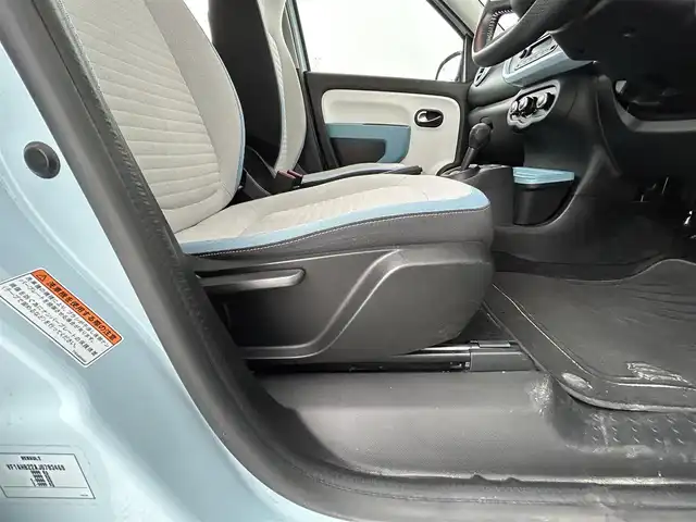 ルノー トゥインゴ インテンス 道央・札幌 2019(令1)年 3.9万km ブルードラジェ ・２WD/・純正オーディオ/・BT/AUX/・横滑り防止装置/・レーンキープアシスト/・後方コーナーセンサー/・アイドリングストップ/・純正フロアマット/・純正15インチAW＋夏タイヤ/・積込社外15インチAW＋冬タイヤ（1185/60/15 残溝7mm程度）/・ハロゲンヘッドライト/・フロントフォグランプ/・ヘッドランプレベライザー/・リモコンキー/・スペアキー