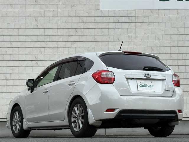 スバル インプレッサ スポーツ 2．0i アイサイト 岩手県 2013(平25)年 13.7万km サテンホワイトパール 禁煙車/4WD/追従型クルーズコントロール/純正ナビ/→ワンセグTV/Bluetooth/CD/DVD/FM/AM/バックカメラ/ステアリングスイッチ/衝突軽減ブレーキ/レーンキープアシスト/横滑り防止装置/オートライト/フォグライト/〇プッシュスタート/〇電動格納ミラー/〇ウィンカーミラー/〇ドアバイザー/〇フロアマット/〇パドルシフト/〇スマートキー/デジタルインナーミラー/ETC2.0/冬タイヤ純正アルミホイール車載