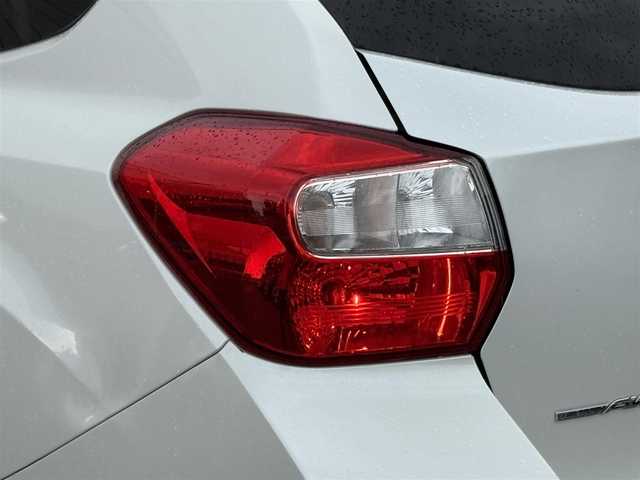 スバル インプレッサ スポーツ 2．0i アイサイト 岩手県 2013(平25)年 13.7万km サテンホワイトパール 禁煙車/4WD/追従型クルーズコントロール/純正ナビ/→ワンセグTV/Bluetooth/CD/DVD/FM/AM/バックカメラ/ステアリングスイッチ/衝突軽減ブレーキ/レーンキープアシスト/横滑り防止装置/オートライト/フォグライト/〇プッシュスタート/〇電動格納ミラー/〇ウィンカーミラー/〇ドアバイザー/〇フロアマット/〇パドルシフト/〇スマートキー/デジタルインナーミラー/ETC2.0/冬タイヤ純正アルミホイール車載