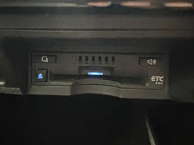 トヨタ クラウン RS アドバンス 愛知県 2018(平30)年 5万km ホワイトパールクリスタルシャイン ワンオーナー/バックカメラ/追従クルーズコントロール/純正ナビ/Bluetooth/DVD/SD/フルセグTV/ETC/パドルシフト/MTモード付きAT/パワーシート/シートヒーター/エアシート/前後ドライブレコーダー/前後コーナーセンサー/レーンキープアシスト/オートマチックハイビーム/スペアキー/禁煙　ワンオーナー　Ｗモニター　ナビ　フルセグＴＶ　ＤＶＤ再生　Ｂｌｕｅｔｏｏｔｈ　ＵＳＢ接続　バックカメラ　ビルトインＥＴＣ　ドラレコ　シートエアコン　黒革パワーシート　追従　ＬＫＡ　ＢＳＭ　ＨＵＤ