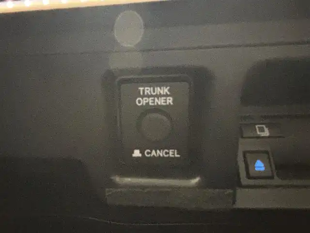 トヨタ クラウン RS アドバンス 愛知県 2018(平30)年 5万km ホワイトパールクリスタルシャイン ワンオーナー/バックカメラ/追従クルーズコントロール/純正ナビ/Bluetooth/DVD/SD/フルセグTV/ETC/パドルシフト/MTモード付きAT/パワーシート/シートヒーター/エアシート/前後ドライブレコーダー/前後コーナーセンサー/レーンキープアシスト/オートマチックハイビーム/スペアキー/禁煙　ワンオーナー　Ｗモニター　ナビ　フルセグＴＶ　ＤＶＤ再生　Ｂｌｕｅｔｏｏｔｈ　ＵＳＢ接続　バックカメラ　ビルトインＥＴＣ　ドラレコ　シートエアコン　黒革パワーシート　追従　ＬＫＡ　ＢＳＭ　ＨＵＤ