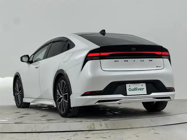 トヨタ プリウス Z 熊本県 2023(令5)年 3.7万km プラチナホワイトパールマイカ エンジンスタートボタン/パワーステアリング/パワーウィンドウ/ワンオーナー/保証書/取扱説明書/１００V充電/パーキングアシスト/アイドリングストップ/スマートキー/スペアキー１本/オートエアコン/クルーズコントロール/USB入力端子/ETC2.0/全方位カメラ/純正12.3インチナビ（BT/フルセグ）/ツインガラスルーフ/電動リアゲート/純正フロアマット/純正アルミホイール/D席パワーシート/D席N席シートヒーター/D席N席エアシート/モデリスタフルエアロ/ABS/横滑り防止装置/コーナーセンサー前後/レーンキープアシスト/オートライト/オートマチックハイビーム/LEDヘッドライト/W＋サイドエアバック/衝突軽減システム/ステアリングヒーター/ワイヤレス充電/BSM/デジタルインナーミラー/トランクトレイ