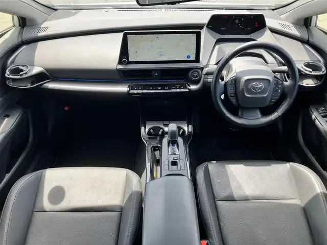 トヨタ プリウス Z 熊本県 2023(令5)年 3.7万km プラチナホワイトパールマイカ エンジンスタートボタン/パワーステアリング/パワーウィンドウ/ワンオーナー/保証書/取扱説明書/１００V充電/パーキングアシスト/アイドリングストップ/スマートキー/スペアキー１本/オートエアコン/クルーズコントロール/USB入力端子/ETC2.0/全方位カメラ/純正12.3インチナビ（BT/フルセグ）/ツインガラスルーフ/電動リアゲート/純正フロアマット/純正アルミホイール/D席パワーシート/D席N席シートヒーター/D席N席エアシート/モデリスタフルエアロ/ABS/横滑り防止装置/コーナーセンサー前後/レーンキープアシスト/オートライト/オートマチックハイビーム/LEDヘッドライト/W＋サイドエアバック/衝突軽減システム/ステアリングヒーター/ワイヤレス充電/BSM/デジタルインナーミラー/トランクトレイ