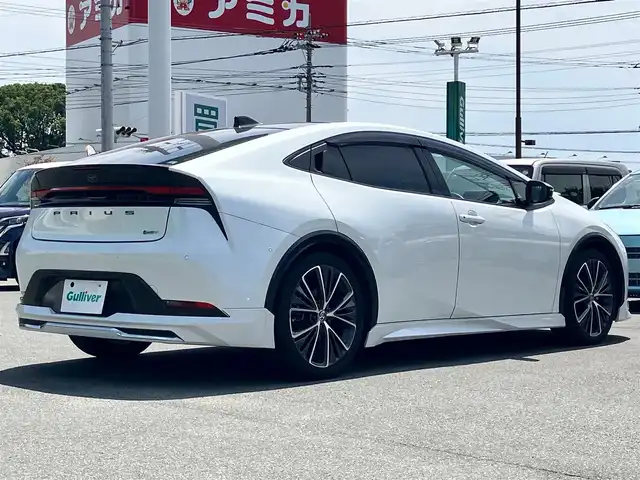 トヨタ プリウス Z 熊本県 2023(令5)年 3.7万km プラチナホワイトパールマイカ エンジンスタートボタン/パワーステアリング/パワーウィンドウ/ワンオーナー/保証書/取扱説明書/１００V充電/パーキングアシスト/アイドリングストップ/スマートキー/スペアキー１本/オートエアコン/クルーズコントロール/USB入力端子/ETC2.0/全方位カメラ/純正12.3インチナビ（BT/フルセグ）/ツインガラスルーフ/電動リアゲート/純正フロアマット/純正アルミホイール/D席パワーシート/D席N席シートヒーター/D席N席エアシート/モデリスタフルエアロ/ABS/横滑り防止装置/コーナーセンサー前後/レーンキープアシスト/オートライト/オートマチックハイビーム/LEDヘッドライト/W＋サイドエアバック/衝突軽減システム/ステアリングヒーター/ワイヤレス充電/BSM/デジタルインナーミラー/トランクトレイ