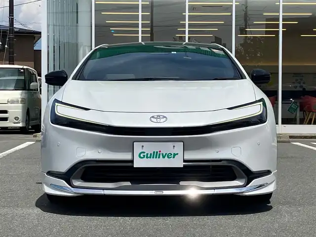 トヨタ プリウス Z 熊本県 2023(令5)年 3.7万km プラチナホワイトパールマイカ エンジンスタートボタン/パワーステアリング/パワーウィンドウ/ワンオーナー/保証書/取扱説明書/１００V充電/パーキングアシスト/アイドリングストップ/スマートキー/スペアキー１本/オートエアコン/クルーズコントロール/USB入力端子/ETC2.0/全方位カメラ/純正12.3インチナビ（BT/フルセグ）/ツインガラスルーフ/電動リアゲート/純正フロアマット/純正アルミホイール/D席パワーシート/D席N席シートヒーター/D席N席エアシート/モデリスタフルエアロ/ABS/横滑り防止装置/コーナーセンサー前後/レーンキープアシスト/オートライト/オートマチックハイビーム/LEDヘッドライト/W＋サイドエアバック/衝突軽減システム/ステアリングヒーター/ワイヤレス充電/BSM/デジタルインナーミラー/トランクトレイ
