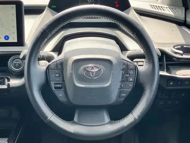 トヨタ プリウス Z 熊本県 2023(令5)年 3.7万km プラチナホワイトパールマイカ エンジンスタートボタン/パワーステアリング/パワーウィンドウ/ワンオーナー/保証書/取扱説明書/１００V充電/パーキングアシスト/アイドリングストップ/スマートキー/スペアキー１本/オートエアコン/クルーズコントロール/USB入力端子/ETC2.0/全方位カメラ/純正12.3インチナビ（BT/フルセグ）/ツインガラスルーフ/電動リアゲート/純正フロアマット/純正アルミホイール/D席パワーシート/D席N席シートヒーター/D席N席エアシート/モデリスタフルエアロ/ABS/横滑り防止装置/コーナーセンサー前後/レーンキープアシスト/オートライト/オートマチックハイビーム/LEDヘッドライト/W＋サイドエアバック/衝突軽減システム/ステアリングヒーター/ワイヤレス充電/BSM/デジタルインナーミラー/トランクトレイ