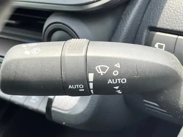 トヨタ プリウス Z 熊本県 2023(令5)年 3.7万km プラチナホワイトパールマイカ エンジンスタートボタン/パワーステアリング/パワーウィンドウ/ワンオーナー/保証書/取扱説明書/１００V充電/パーキングアシスト/アイドリングストップ/スマートキー/スペアキー１本/オートエアコン/クルーズコントロール/USB入力端子/ETC2.0/全方位カメラ/純正12.3インチナビ（BT/フルセグ）/ツインガラスルーフ/電動リアゲート/純正フロアマット/純正アルミホイール/D席パワーシート/D席N席シートヒーター/D席N席エアシート/モデリスタフルエアロ/ABS/横滑り防止装置/コーナーセンサー前後/レーンキープアシスト/オートライト/オートマチックハイビーム/LEDヘッドライト/W＋サイドエアバック/衝突軽減システム/ステアリングヒーター/ワイヤレス充電/BSM/デジタルインナーミラー/トランクトレイ
