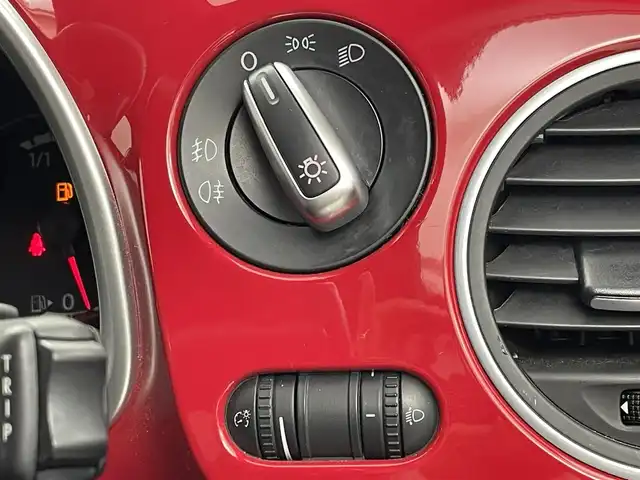 フォルクスワーゲン ザ・ビートル デザイン 茨城県 2014(平26)年 8.4万km トルネードレッド 社外7インチナビ/Bluetooth/フルセグ/CD/DVD/クルーズコントロール/キセノンヘッドライト/純正AW/イモビライザー/横滑り防止機能/ETC/リモコンキー/スペアキー