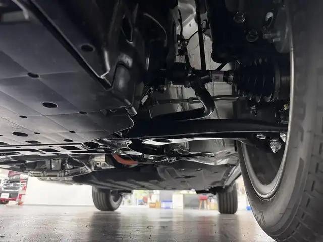 ホンダ ヴェゼル ハイブリッド e:HEV Z 三重県 2025(令7)年 0.1千km プラチナホワイトパール ハイブリッド/FF/MTモード付フロアCVT/純正 9インチナビ/（FM/AM/USB/Bluetooth/CarPlay/AndroidAuto/TV）/バックカメラ/ビルトイン ETC2.0/Honda SENSING/・衝突軽減ブレーキ/・先行車発進お知らせ機能/・路外逸脱抑制機能/・標識認識機能/・渋滞追従機能付アダプティブクルーズコントロール（ACC）/・車線維持支援システム（LKAS）/・トラフィックジャムアシスト（渋滞運転支援機能）/・ブラインドスポットインフォメーション/・誤発進抑制機能/・後方誤発進抑制機能/・近距離衝突軽減ブレーキ/・パーキングセンサーシステム/・【OP】後退出庫サポート/・アダプティブドライビングビーム/装備/・ハンズフリーアクセスパワーテールゲート（電動バックドア）/・ハーフレザーシート/・シートヒーター（D/N）/・ステアリングヒーター/・オートライトシステム/・LEDヘッドライト/・LEDフロントフォグランプ/・ヒルディセントコントロール/・左右独立オートエアコン/・自動防眩ルームミラー/・【OP】ワイヤレス充電器/・プッシュスタート/・純正18inAW/・保/取/・スマートキーx2/など