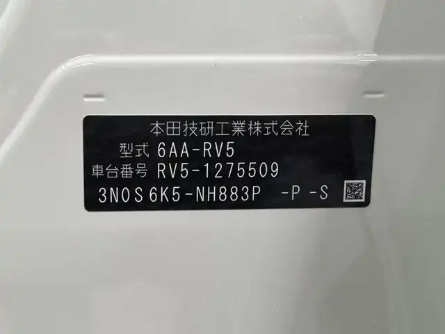 ホンダ ヴェゼル ハイブリッド e:HEV Z 三重県 2025(令7)年 0.1千km プラチナホワイトパール ハイブリッド/FF/MTモード付フロアCVT/純正 9インチナビ/（FM/AM/USB/Bluetooth/CarPlay/AndroidAuto/TV）/バックカメラ/ビルトイン ETC2.0/Honda SENSING/・衝突軽減ブレーキ/・先行車発進お知らせ機能/・路外逸脱抑制機能/・標識認識機能/・渋滞追従機能付アダプティブクルーズコントロール（ACC）/・車線維持支援システム（LKAS）/・トラフィックジャムアシスト（渋滞運転支援機能）/・ブラインドスポットインフォメーション/・誤発進抑制機能/・後方誤発進抑制機能/・近距離衝突軽減ブレーキ/・パーキングセンサーシステム/・【OP】後退出庫サポート/・アダプティブドライビングビーム/装備/・ハンズフリーアクセスパワーテールゲート（電動バックドア）/・ハーフレザーシート/・シートヒーター（D/N）/・ステアリングヒーター/・オートライトシステム/・LEDヘッドライト/・LEDフロントフォグランプ/・ヒルディセントコントロール/・左右独立オートエアコン/・自動防眩ルームミラー/・【OP】ワイヤレス充電器/・プッシュスタート/・純正18inAW/・保/取/・スマートキーx2/など