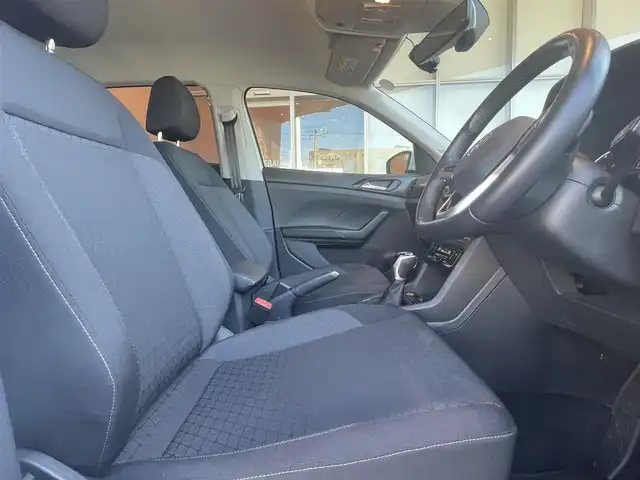 フォルクスワーゲン ＶＷ Ｔ－クロス TSI アクティブ 高知県 2022(令4)年 1.3万km 白 ACC（アダプテブクルーズコントロール）/　・Front　Assist/ 　・Lane Assist/ ・ブラインドスポットディテクション/純正ナビ/【AppleCarPlay/androidauto/USB/Bluetooth】/バックカメラ/コーナーセンサー/パークアシスト/疲労検知システム/純正アルミホイール16インチ/LEDヘッドライト/LEDフォグライト/ETC2.0/社外ドラレコ