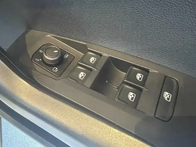 フォルクスワーゲン ＶＷ Ｔ－クロス TSI アクティブ 高知県 2022(令4)年 1.3万km 白 ACC（アダプテブクルーズコントロール）/　・Front　Assist/ 　・Lane Assist/ ・ブラインドスポットディテクション/純正ナビ/【AppleCarPlay/androidauto/USB/Bluetooth】/バックカメラ/コーナーセンサー/パークアシスト/疲労検知システム/純正アルミホイール16インチ/LEDヘッドライト/LEDフォグライト/ETC2.0/社外ドラレコ