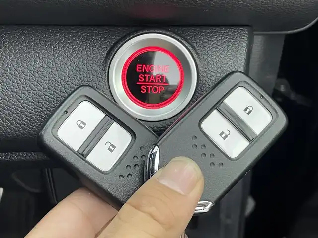 ホンダ シビック ハッチバック 群馬県 2020(令2)年 6.3万km クリスタルブラックパール 純正7インチナビ/・AM/FM/CD/DVD/SD/Bluetooth/フルセグTV/＝＝＝＝＝/６速ＭＴ　純正７インチナビ　純正前後ドライブレコーダー　バックカメラ　ホンダセンシング　純正ビルトインＥＴＣ２．０　衝突被害軽減ブレーキ　車線逸脱警報システム　前席シートヒーター　ワンオーナー　禁煙車