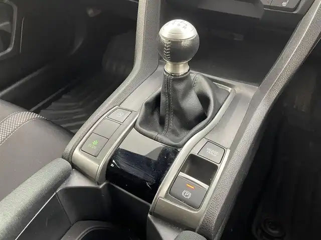 ホンダ シビック ハッチバック 群馬県 2020(令2)年 6.3万km クリスタルブラックパール 純正7インチナビ/・AM/FM/CD/DVD/SD/Bluetooth/フルセグTV/＝＝＝＝＝/６速ＭＴ　純正７インチナビ　純正前後ドライブレコーダー　バックカメラ　ホンダセンシング　純正ビルトインＥＴＣ２．０　衝突被害軽減ブレーキ　車線逸脱警報システム　前席シートヒーター　ワンオーナー　禁煙車