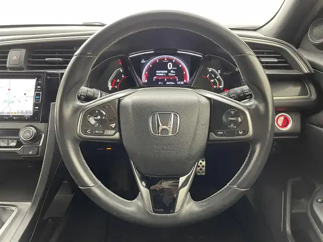 ホンダ シビック ハッチバック 群馬県 2020(令2)年 6.3万km クリスタルブラックパール 純正7インチナビ/・AM/FM/CD/DVD/SD/Bluetooth/フルセグTV/＝＝＝＝＝/６速ＭＴ　純正７インチナビ　純正前後ドライブレコーダー　バックカメラ　ホンダセンシング　純正ビルトインＥＴＣ２．０　衝突被害軽減ブレーキ　車線逸脱警報システム　前席シートヒーター　ワンオーナー　禁煙車