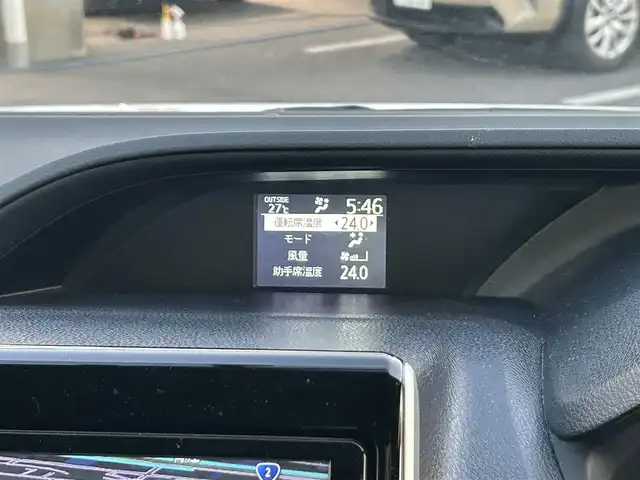 トヨタ ヴォクシー ZS 岡山県 2014(平26)年 13.1万km ホワイトパールクリスタルシャイン 登録時走行距離130407km/フリップダウン後席モニター/純正SDナビ/(AM/FM/BT/TV/DISC)/両側パワースライドドア/ビルトインETC/バックカメラ/MTモード付AT/プッシュスタート/スマートキー/スペアキー/ウォークスルー/純正16インチアルミホイール/パワーウィンドウ/パワーステアリング/記録簿/保証書/取扱説明書