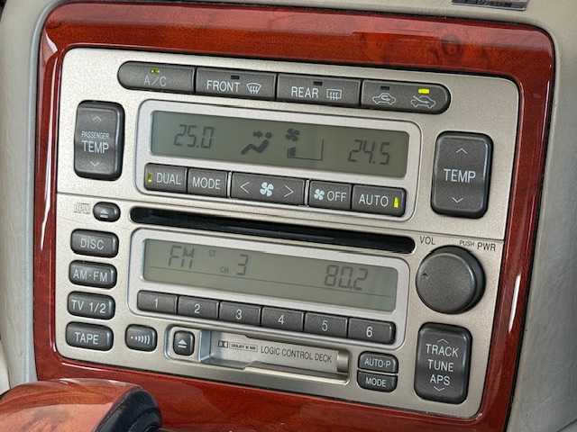 トヨタ オリジン 大阪府 2000(平12)年 6万km ブラック /禁煙車//ベージュ本革シート//前席シートヒーター・パワーシート(D席メモリ付き）//オリジン専用キーレスキー//オリジン専用15インチアルミホイール//観音開き後席ドア//純正DVDナビ/・FM・AM・CD・カセット//ウッドコンビハンドル・シフト//レーダークルーズコントロール//ETC//360度ドライブレコーダー(HDR360G)//保証書//取扱説明書//スペアキー