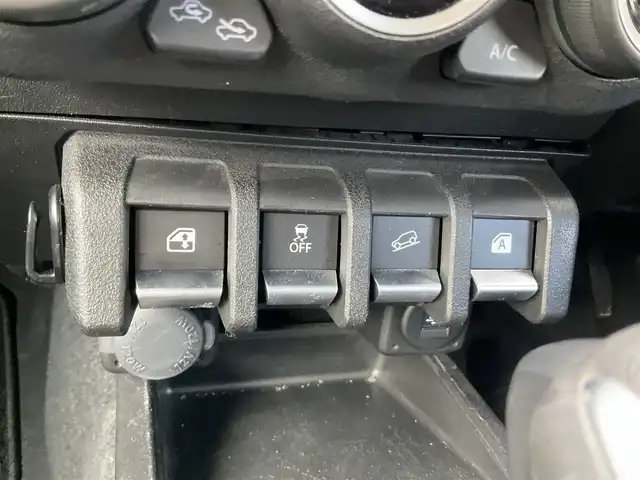 スズキ ジムニー シエラ JC 滋賀県 2021(令3)年 1.6万km 黒 スズキセーフティサポート/デュアルセンサーブレーキサポート/クルーズコントロール/LEDヘッドライト/フォグランプ/前席シートヒーター/純正15インチアルミホイール/スマートキー/スペアキー有り/取扱説明書/保証書