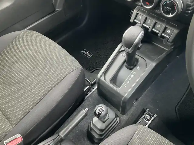 スズキ ジムニー シエラ JC 滋賀県 2021(令3)年 1.6万km 黒 スズキセーフティサポート/デュアルセンサーブレーキサポート/クルーズコントロール/LEDヘッドライト/フォグランプ/前席シートヒーター/純正15インチアルミホイール/スマートキー/スペアキー有り/取扱説明書/保証書