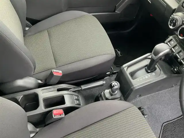 スズキ ジムニー シエラ JC 滋賀県 2021(令3)年 1.6万km 黒 スズキセーフティサポート/デュアルセンサーブレーキサポート/クルーズコントロール/LEDヘッドライト/フォグランプ/前席シートヒーター/純正15インチアルミホイール/スマートキー/スペアキー有り/取扱説明書/保証書