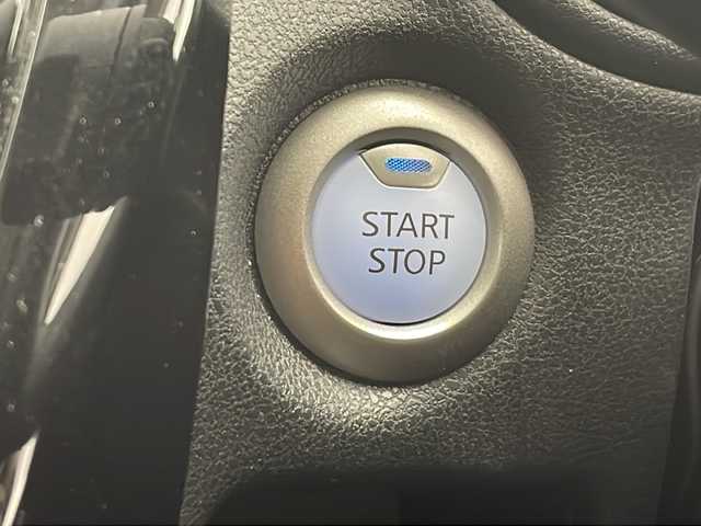 日産 ノート e－パワー X Vセレクション 沖縄県 2020(令2)年 2.6万km シャイニングブルー 純正ナビ　【MM319D-W】/　(フルセグＴＶ　Ｂｌｕｅｔｏｏｔｈ CD/DVD)/アラウンドビューモニター　　/ＬＥＤヘッドライト　/ドライブレコーダー　/デジタルインナーミラー　/クリアランスソナー　/プッシュスタート　/スマートキー　/オートライト