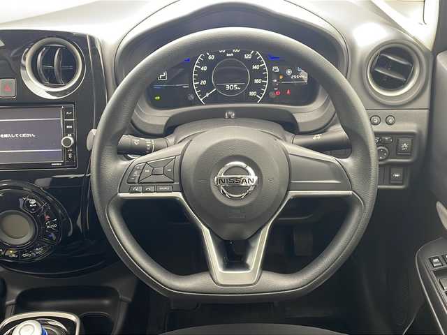 日産 ノート e－パワー X Vセレクション 沖縄県 2020(令2)年 2.6万km シャイニングブルー 純正ナビ　【MM319D-W】/　(フルセグＴＶ　Ｂｌｕｅｔｏｏｔｈ CD/DVD)/アラウンドビューモニター　　/ＬＥＤヘッドライト　/ドライブレコーダー　/デジタルインナーミラー　/クリアランスソナー　/プッシュスタート　/スマートキー　/オートライト