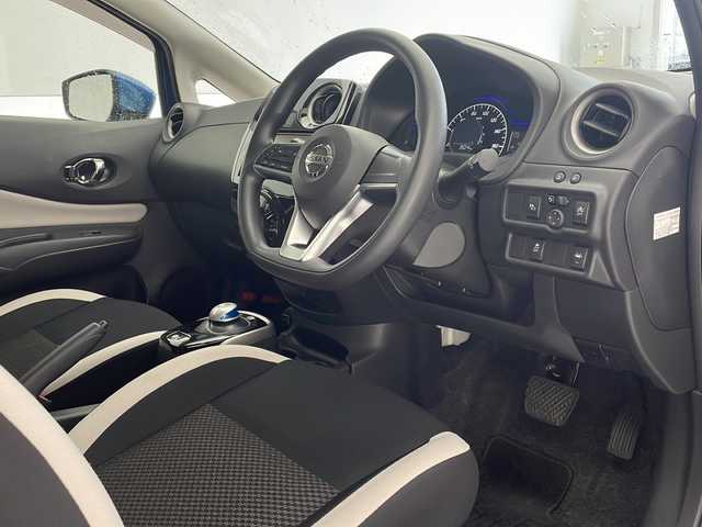 日産 ノート e－パワー X Vセレクション 沖縄県 2020(令2)年 2.6万km シャイニングブルー 純正ナビ　【MM319D-W】/　(フルセグＴＶ　Ｂｌｕｅｔｏｏｔｈ CD/DVD)/アラウンドビューモニター　　/ＬＥＤヘッドライト　/ドライブレコーダー　/デジタルインナーミラー　/クリアランスソナー　/プッシュスタート　/スマートキー　/オートライト