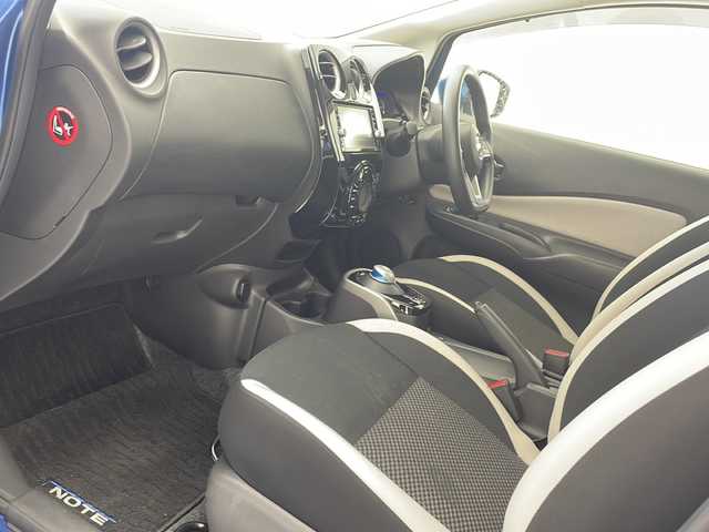 日産 ノート e－パワー X Vセレクション 沖縄県 2020(令2)年 2.6万km シャイニングブルー 純正ナビ　【MM319D-W】/　(フルセグＴＶ　Ｂｌｕｅｔｏｏｔｈ CD/DVD)/アラウンドビューモニター　　/ＬＥＤヘッドライト　/ドライブレコーダー　/デジタルインナーミラー　/クリアランスソナー　/プッシュスタート　/スマートキー　/オートライト